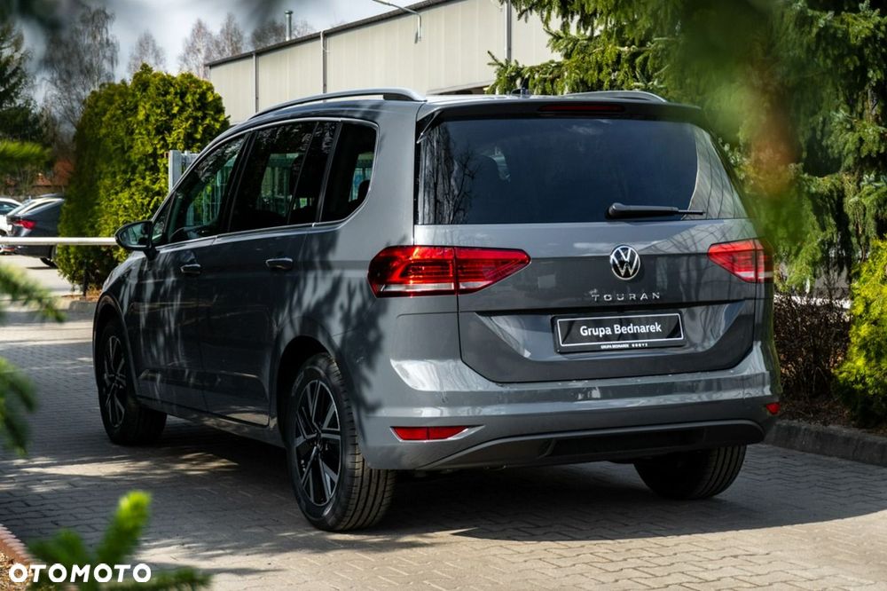 Volkswagen Touran - 18
