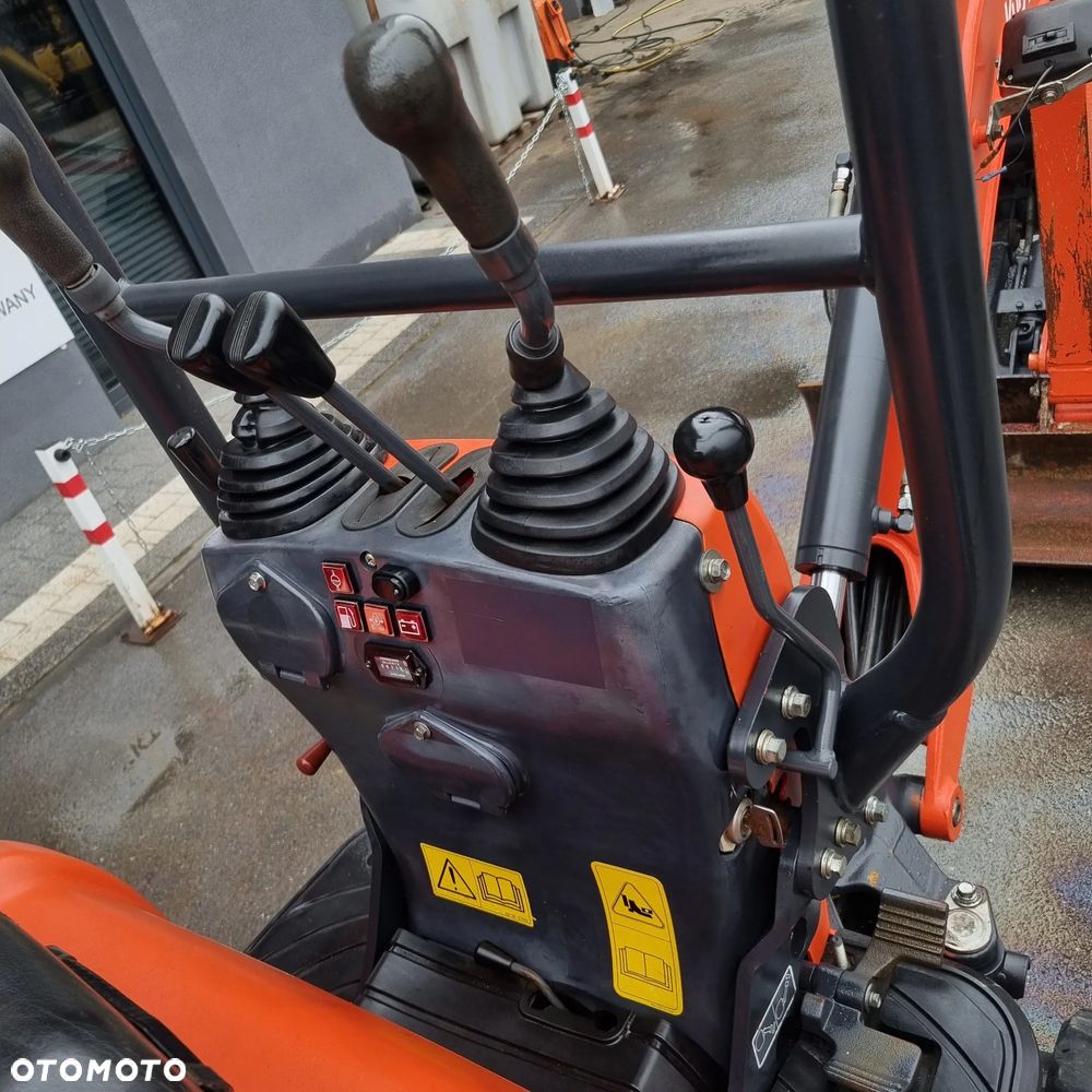 Kubota U10 Minikoparka Japońska 1.1tony. HURT! z Norwegii każda sztuka IGŁA! Zero śladów zużycia ładny stan gąsienic. Rok od 2015 do 2019. Jedna cena! Silnik 3 cylindry. Minikoparki sprowadzone z Norwegii. Rozsuwane Podwozia. Szybka Wolna jazda. Wyjscia dodatkowe na młot lub wiertnice. Serwisowane w DEKRA. Okazja do wyczerpania zapasów!  Zero luzów czy wycieków. Maszyny Pochodzą z dużej szkółki roślinnej. Potężna moc. Wersja Norweska - 25
