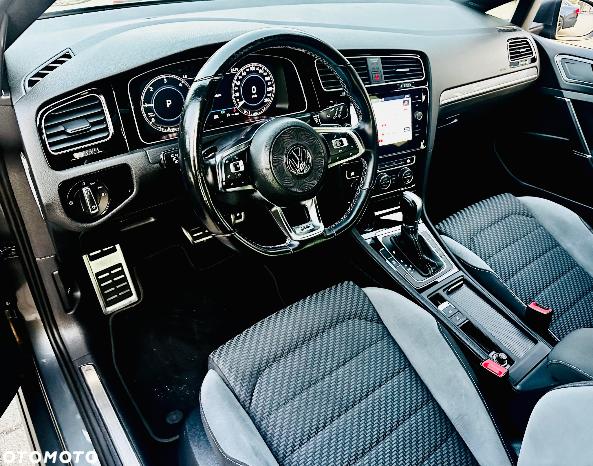 Volkswagen Golf - 27