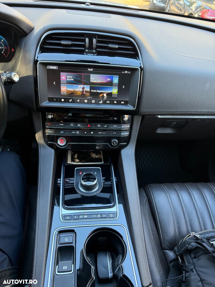 Jaguar F-Pace 30d AWD Portfolio - 13