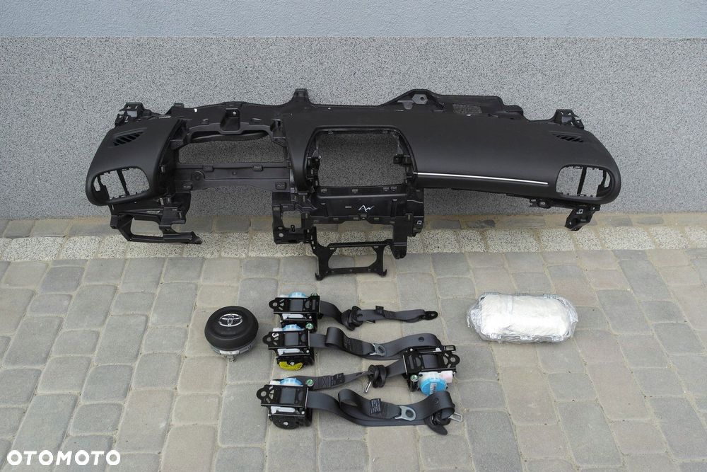 toyota yaris iv 4 deska konsola kokpit pulpit pÓŁka airbag pasy pas - 1