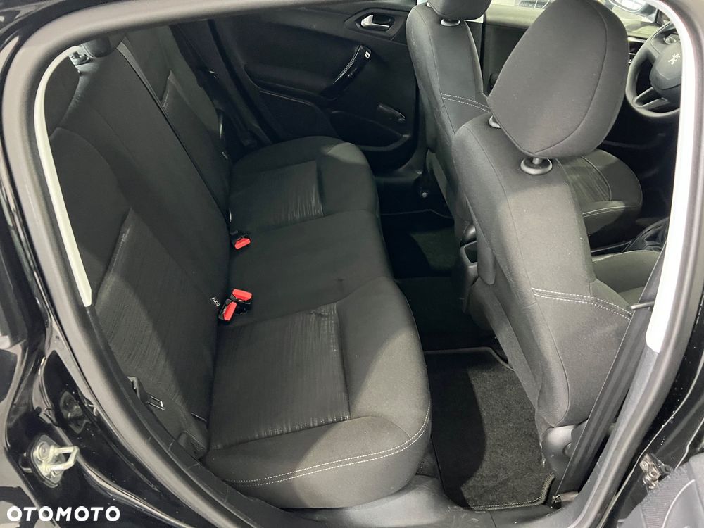 Peugeot 208 - 23