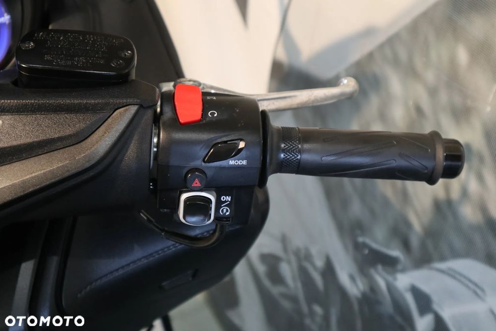 Yamaha Tmax - 12