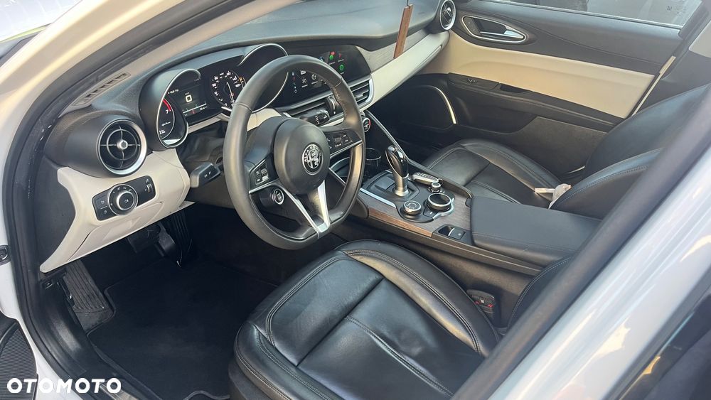 Alfa Romeo Giulia 2.0 Turbo TI Q4 - 14