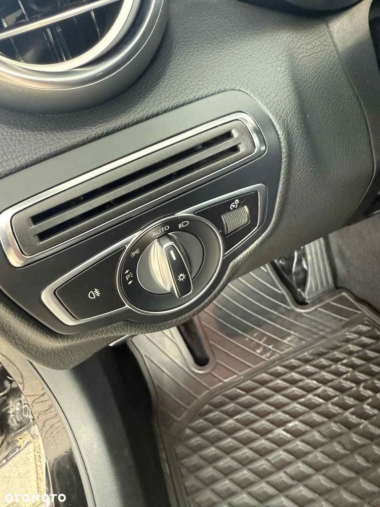 Mercedes-Benz Klasa C 300 4Matic 9G-TRONIC Avantgarde - 2