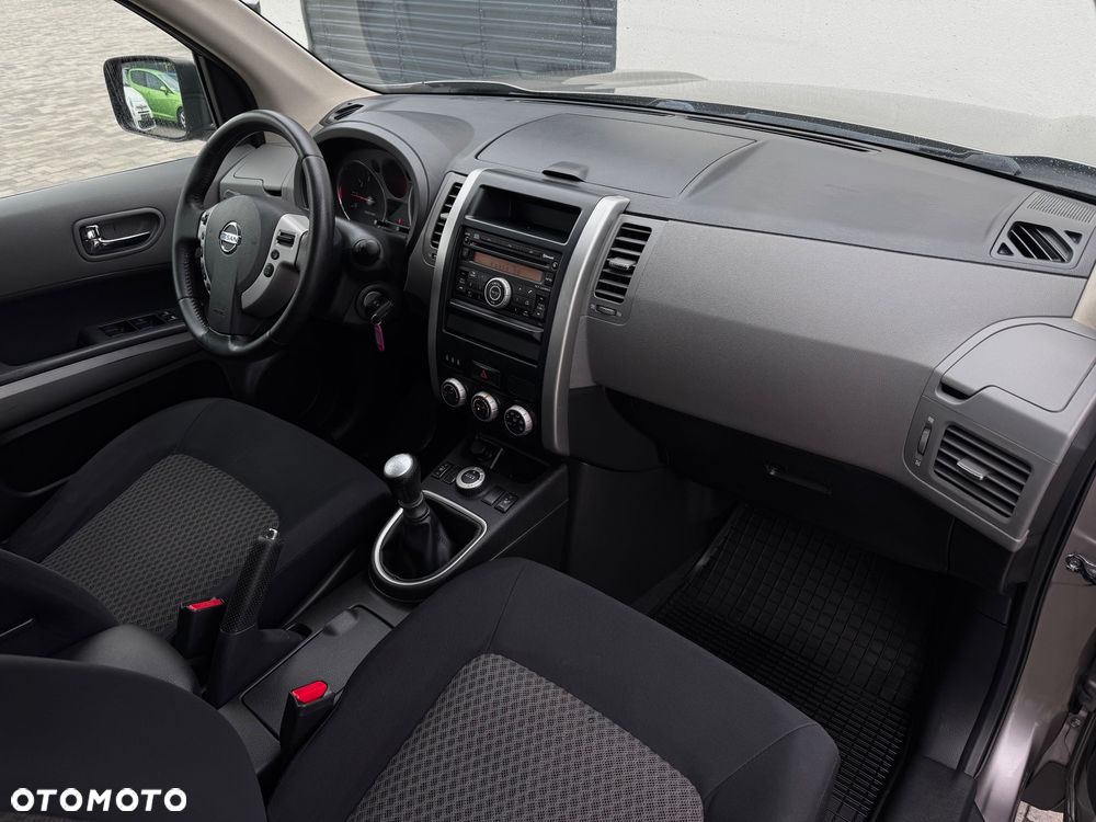 Nissan X-Trail 2.0 4x4 XE - 24