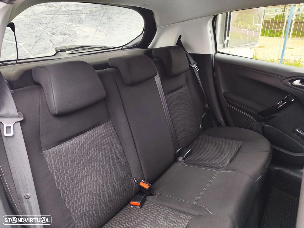 Peugeot 208 1.2 VTi SE Style - 11