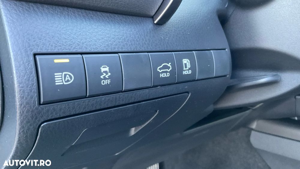 Toyota Camry 2.5 Hybrid Business - 24