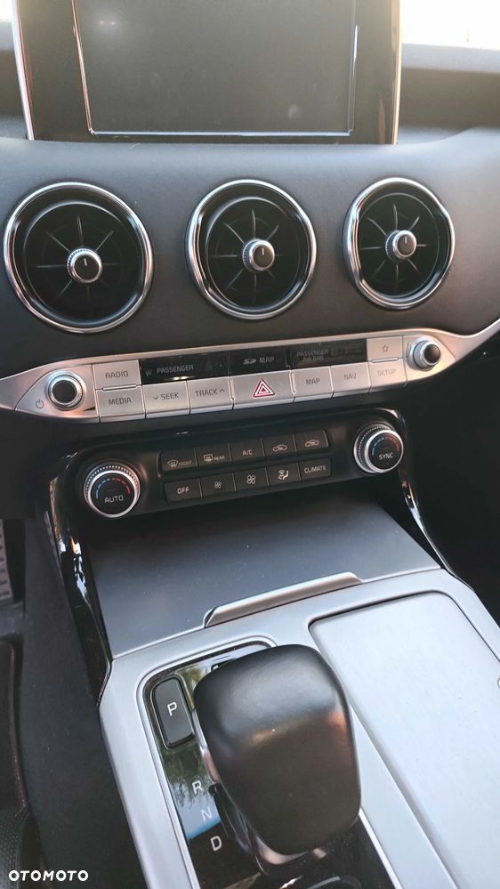 Kia Stinger - 8