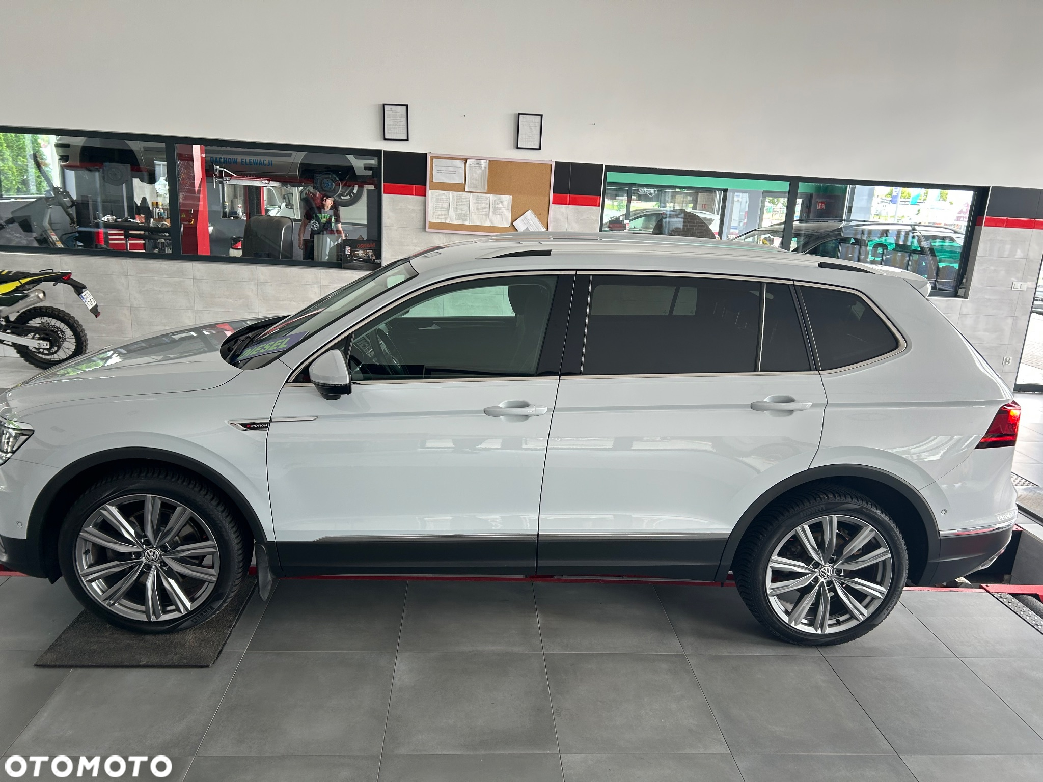 Volkswagen Tiguan 2.0 TDI 4Mot R-Line Plus DSG - 4