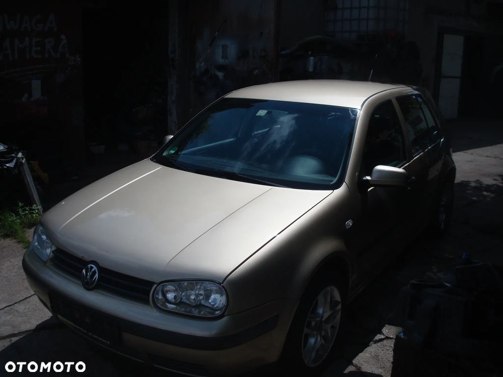 Volkswagen Golf - 2