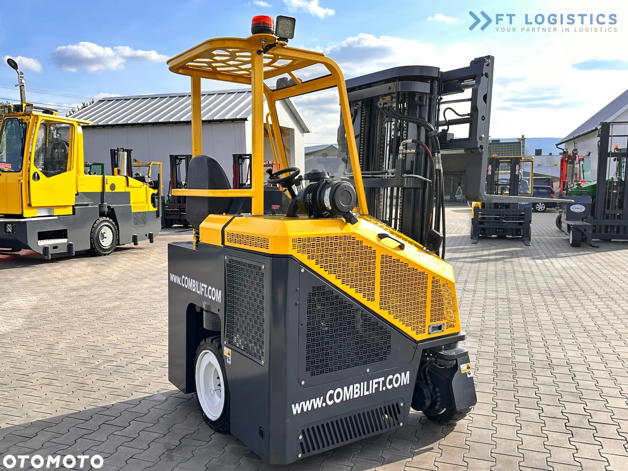 Combilift C3000CB / GAZ / TRIPLEX / 4900MM / WOLNY SKOK / POZYCJONER / PRZESUW WIDEŁ / JAK NOWY - 20
