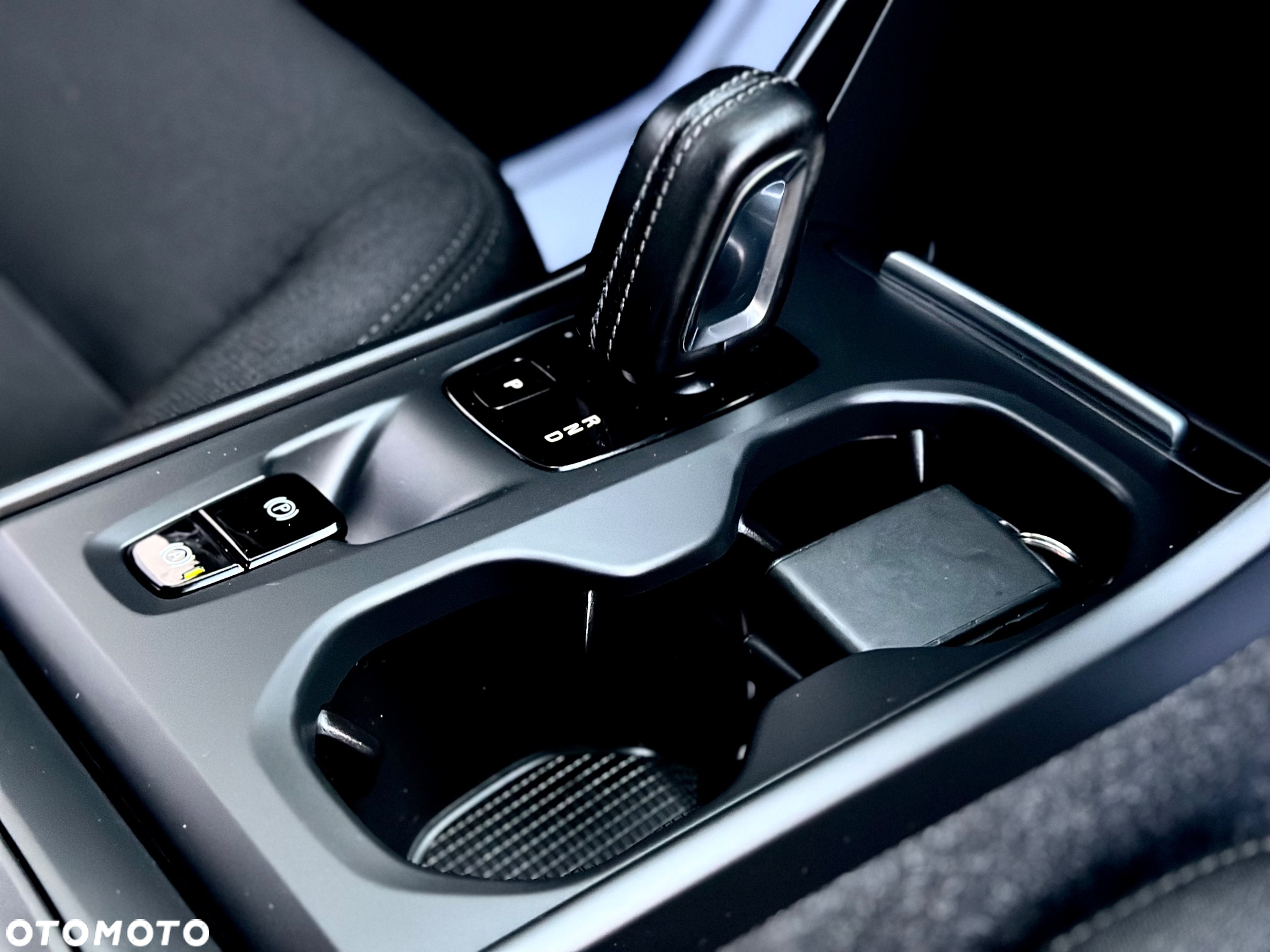 Volvo XC 40 D4 AWD Momentum Pro - 36