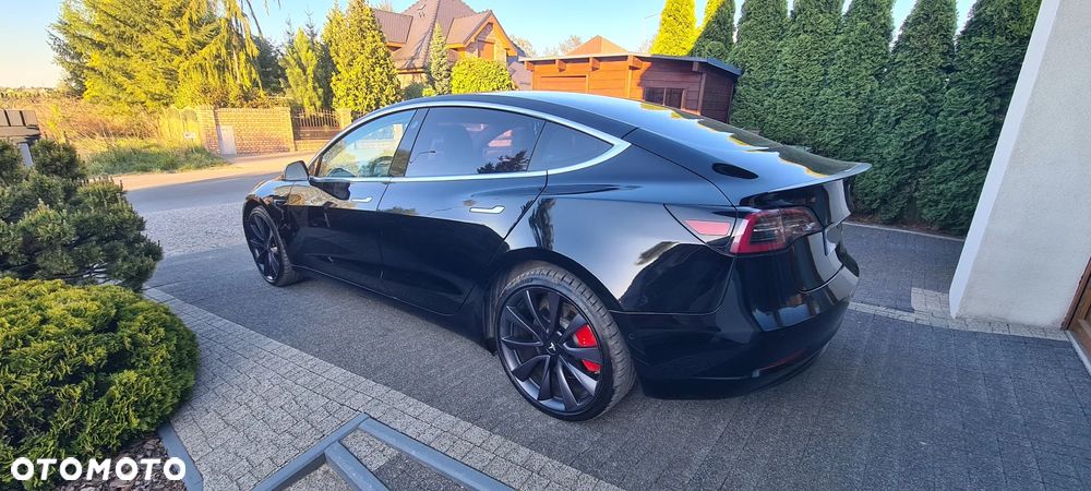 Tesla Model 3 - 4