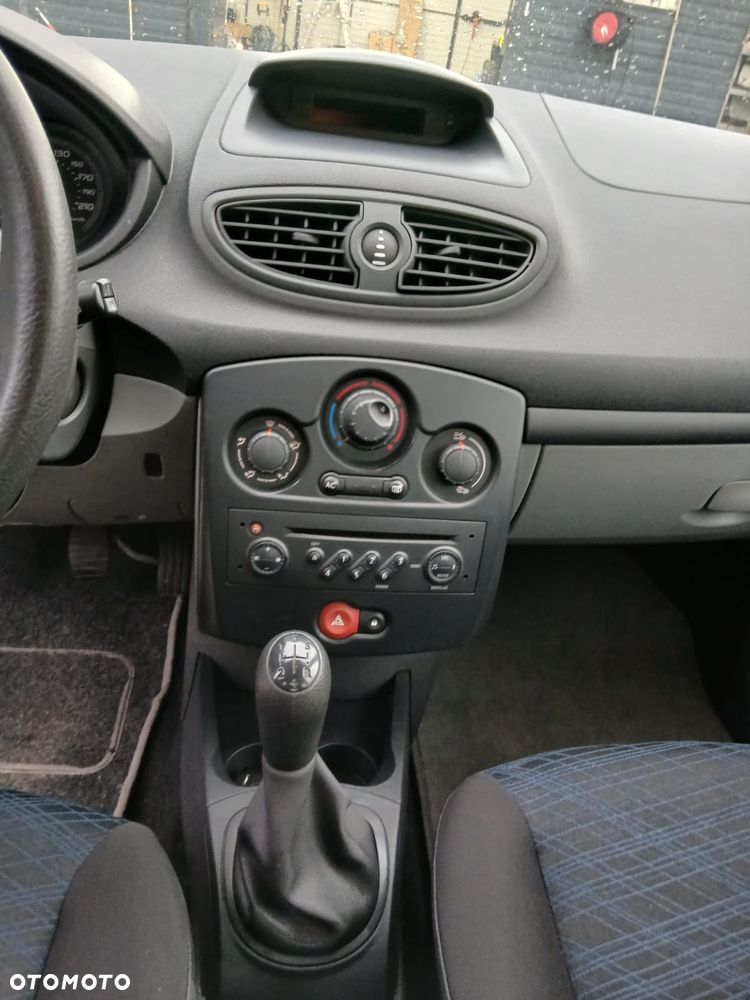 Renault Clio 1.2 16V Authentique - 12