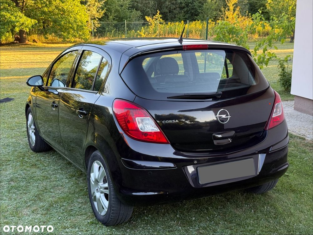 Opel Corsa 1.2 16V Cosmo - 4