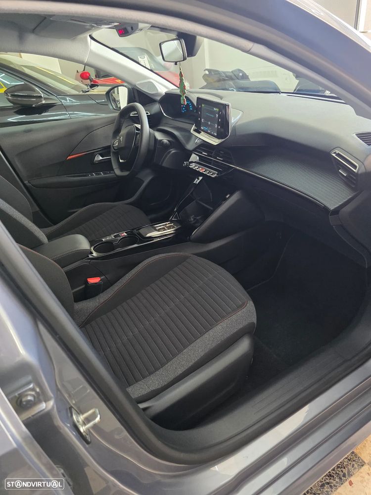 Peugeot e-208 - 19