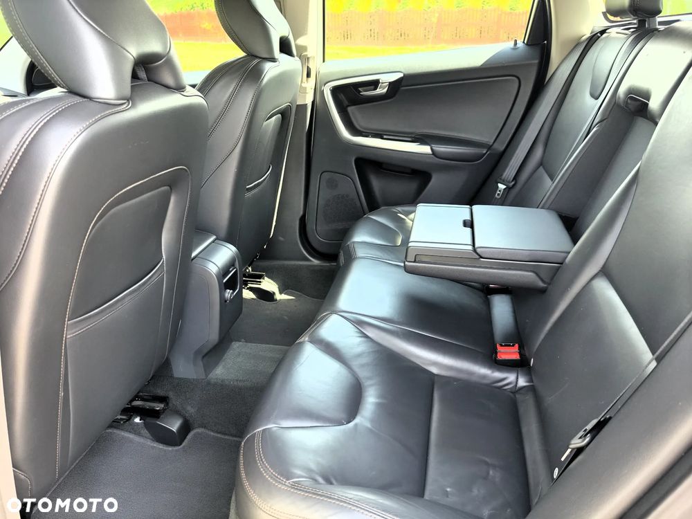 Volvo XC 60 D4 Geartronic Momentum - 28