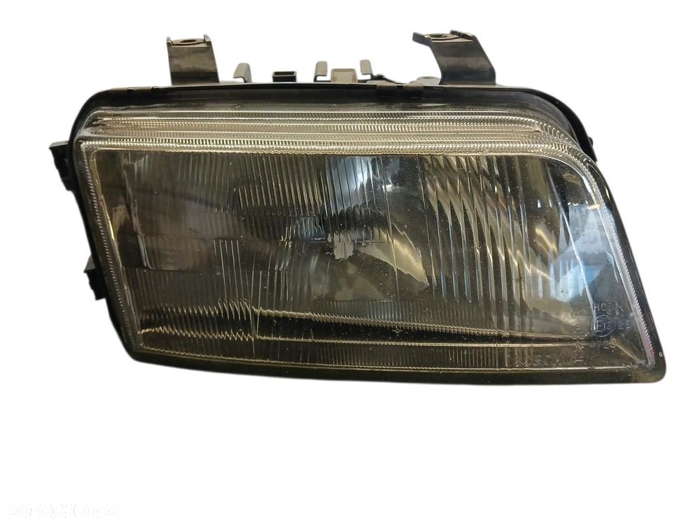 LAMPA PRAWA PRZEDNIA AUDI A4 B5 0301094202 - 1