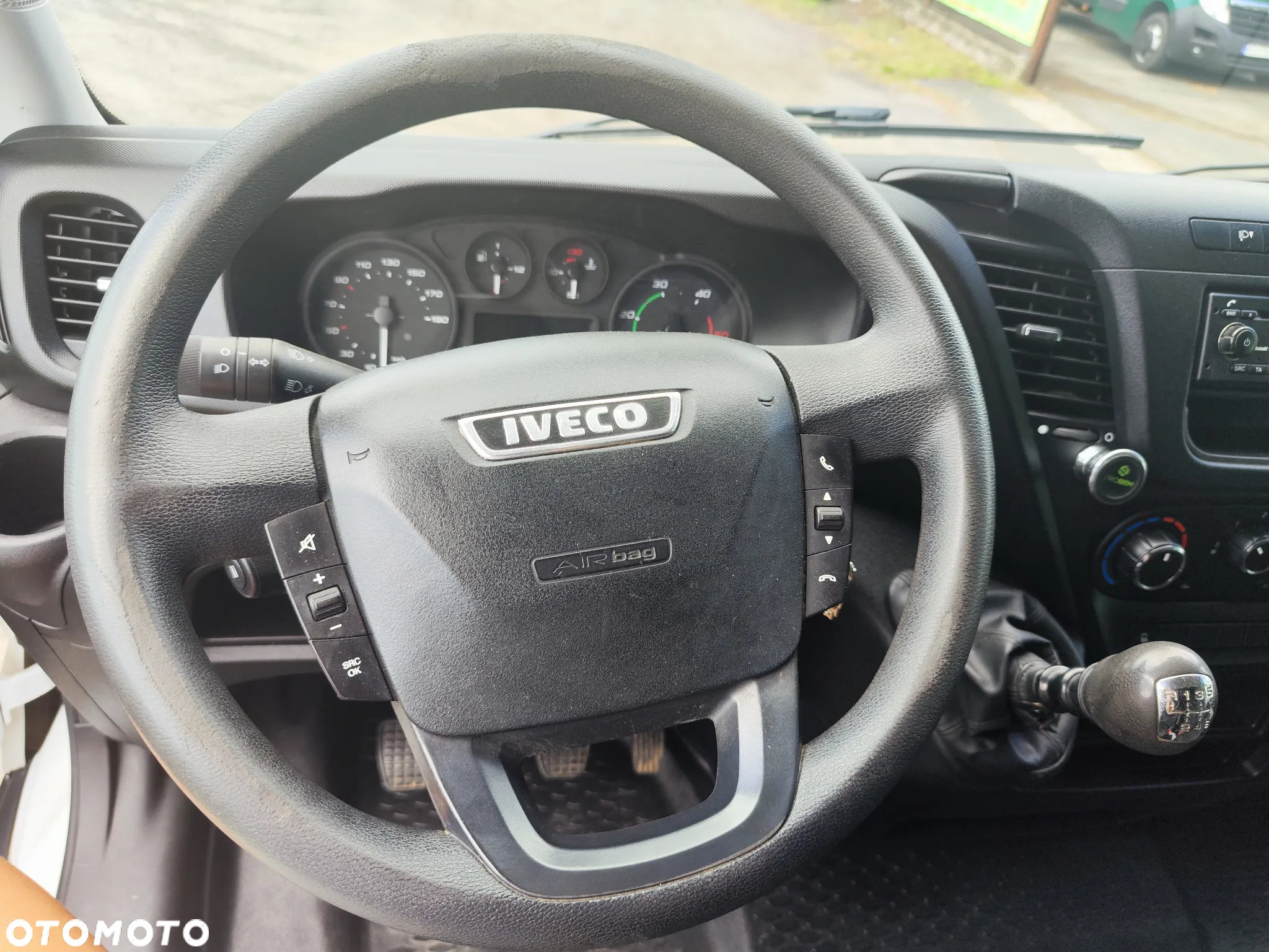 Iveco Daily maxi brygadówka 7 osób - 12