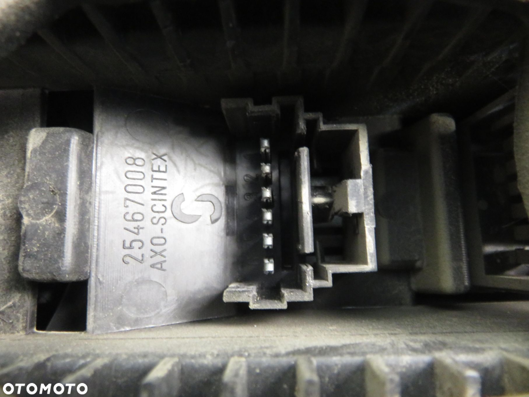 LAMPA PRAWA TYLNA OPEL VIVARO A (01-06-14) - 5