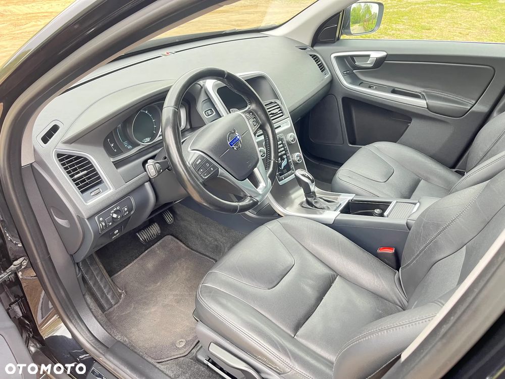 Volvo XC 60 D5 AWD Momentum - 10