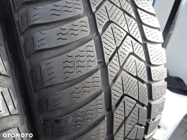 235/35/R20 92W Pirelli Winter Sotto Zero 3 - 6