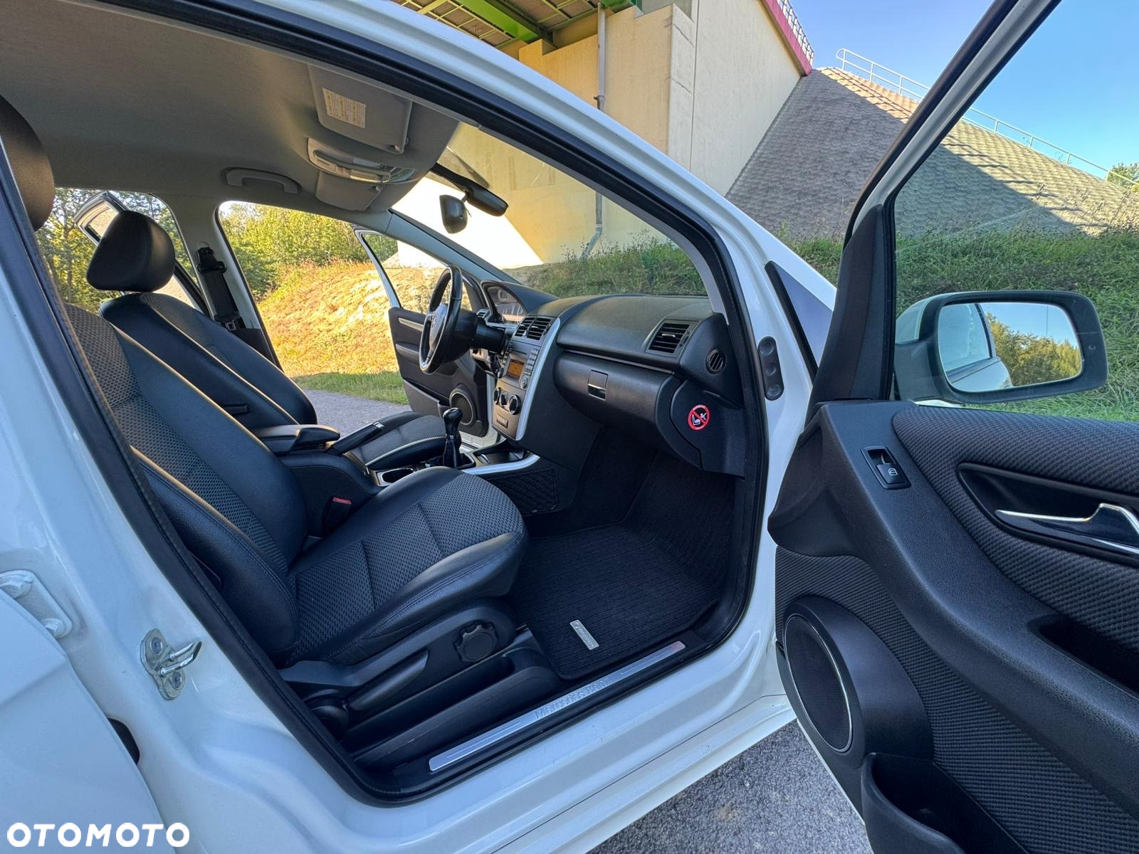 Mercedes-Benz Klasa A 160 BlueEFFICIENCY Special Edition - 21