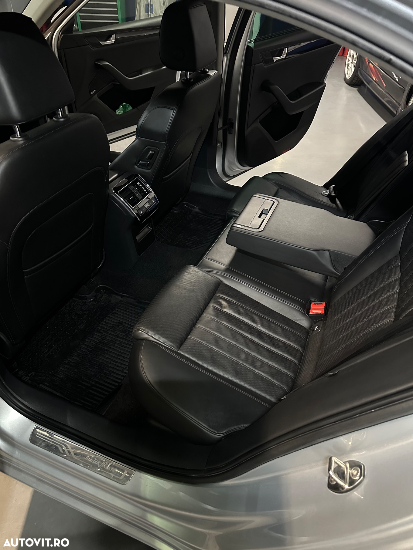 Skoda Superb 2.0 TDI DSG 4X4 Laurin & Klement - 23