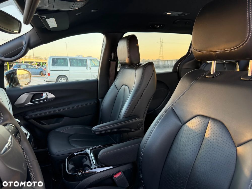 Chrysler Pacifica - 19