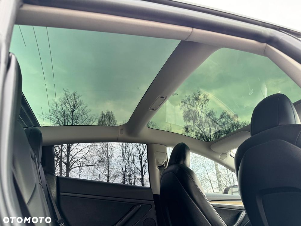 Tesla Model 3 - 24