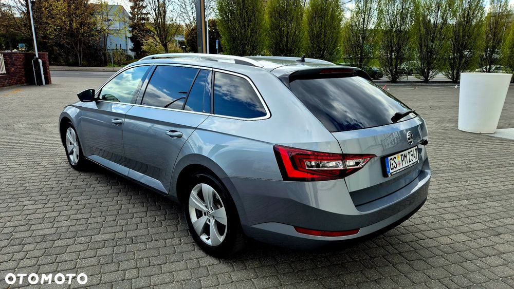 Skoda Superb 2.0 TDI DSG Sportline - 6