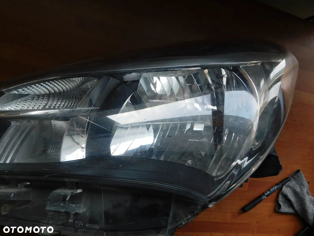 lampa lewa przód TOYOTA YARIS III LIFT FL  EUROPA - 5