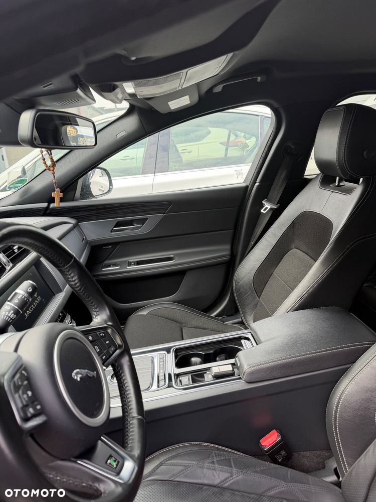 Jaguar XF 2.0 i4D AWD R-Sport - 29