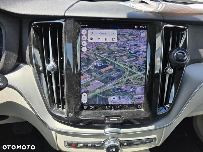 Volvo XC 60 B4 D AWD Essential - 22