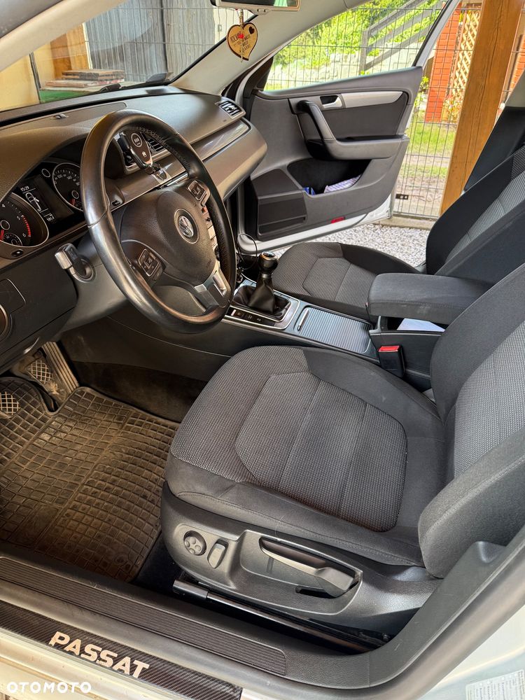 Volkswagen Passat 2.0 TDI Comfortline - 12