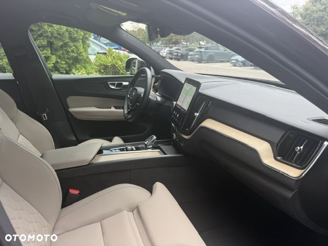Volvo XC 60 B5 B AWD Plus Dark - 18