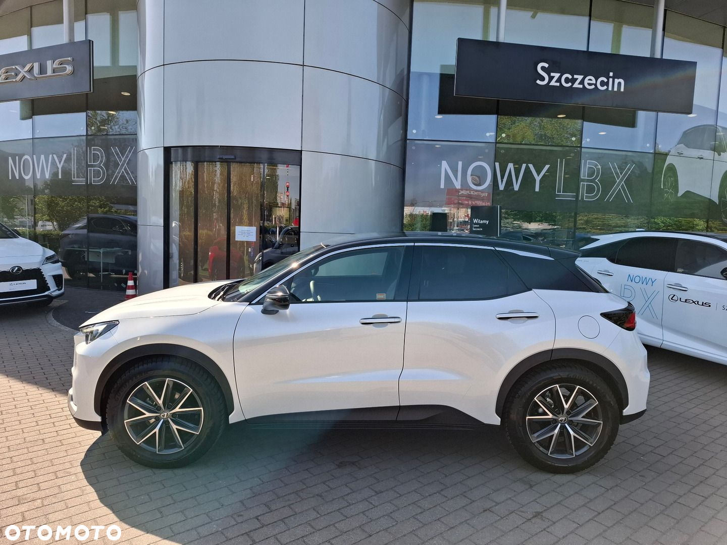 Lexus LBX 1.5 Hybrid Emotion - 2