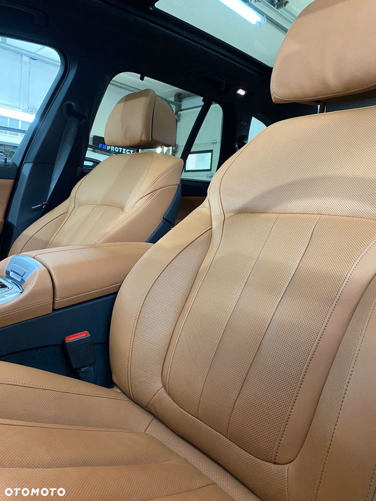 BMW X5 M M50i - 12