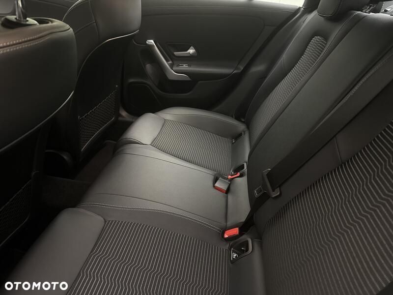 Mercedes-Benz CLA 200 7G-DCT - 21