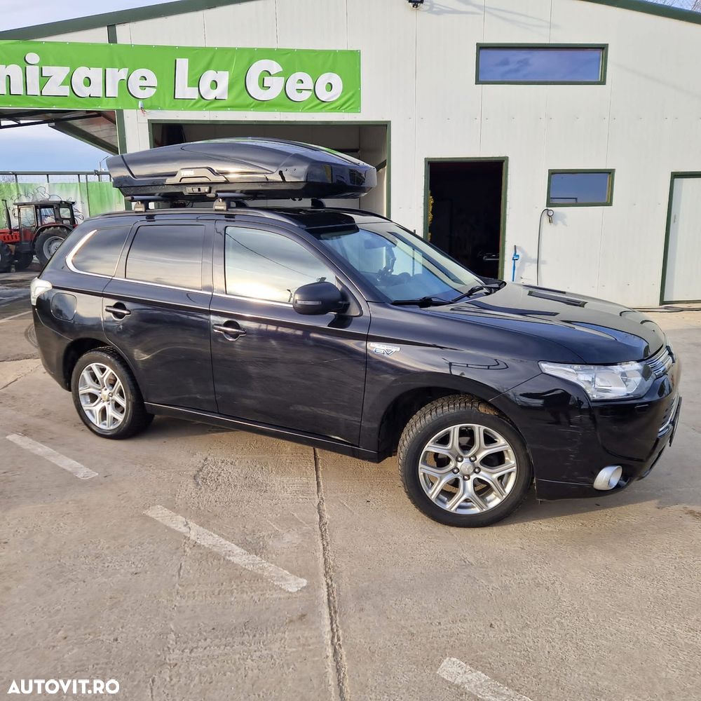 Mitsubishi Outlander - 1