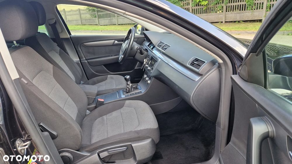 Volkswagen Passat 2.0 TDI Individual - 11