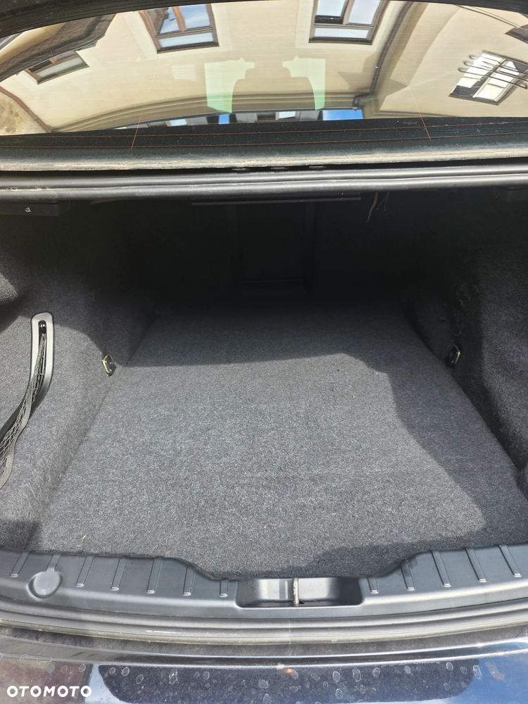 BMW Seria 5 550i Sport-Aut - 24