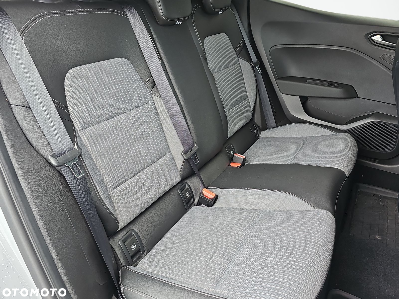 Renault Clio 1.0 TCe Techno - 24