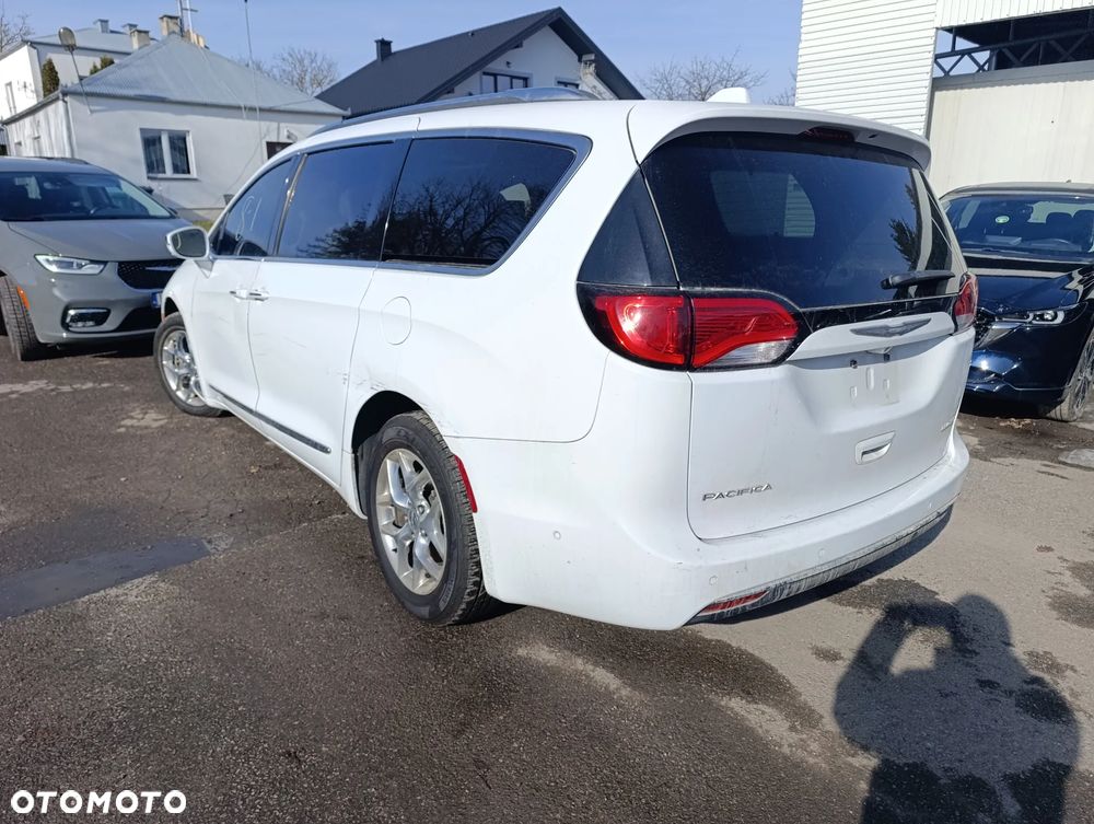 Chrysler Pacifica - 3