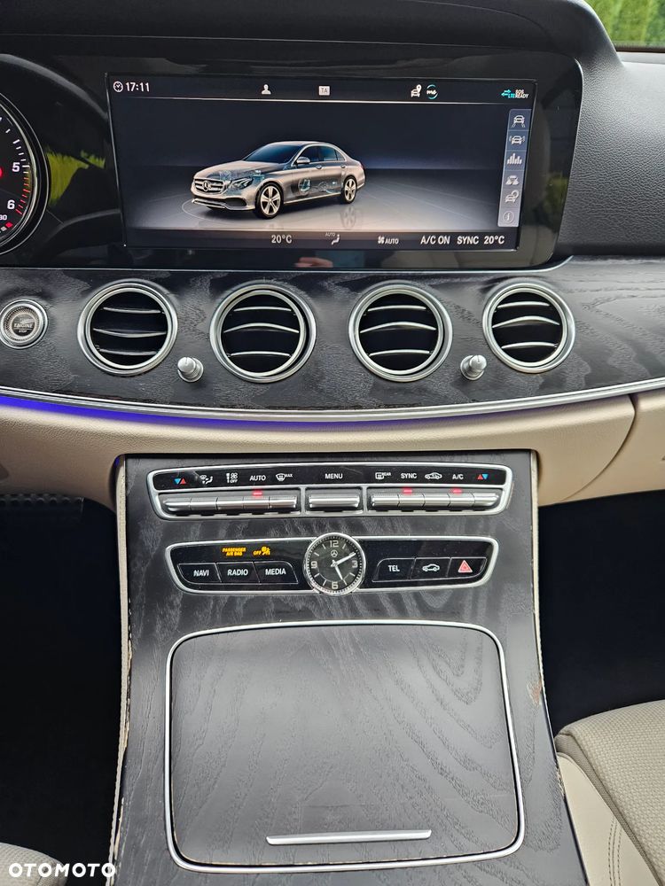 Mercedes-Benz Klasa E 220 d 4-Matic 9G-TRONIC - 31