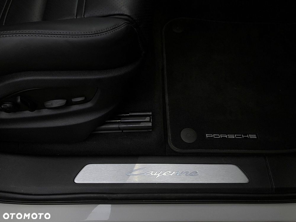 Porsche Cayenne - 22