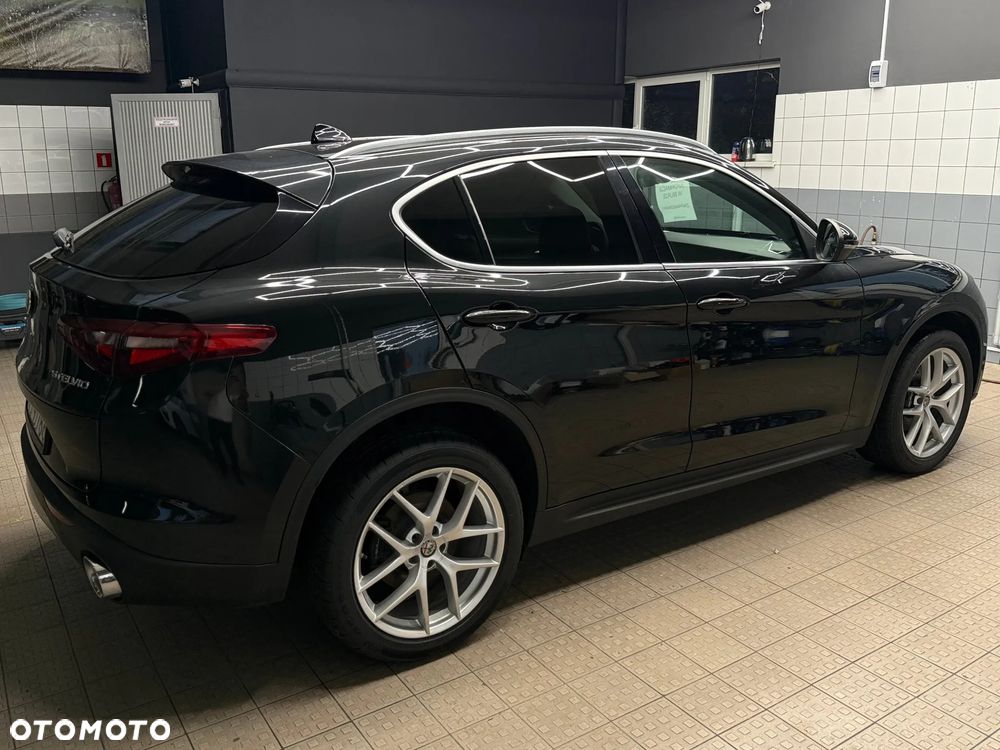 Alfa Romeo Stelvio - 6