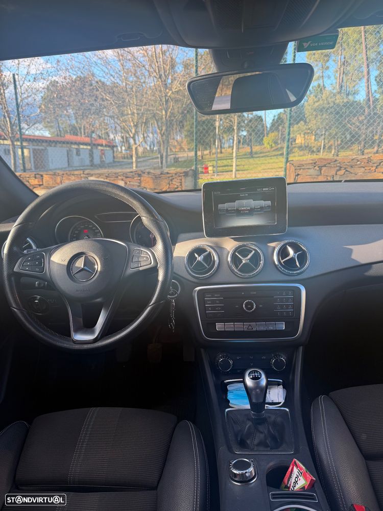 Mercedes-Benz CLA 180 d Shooting Brake Urban - 8