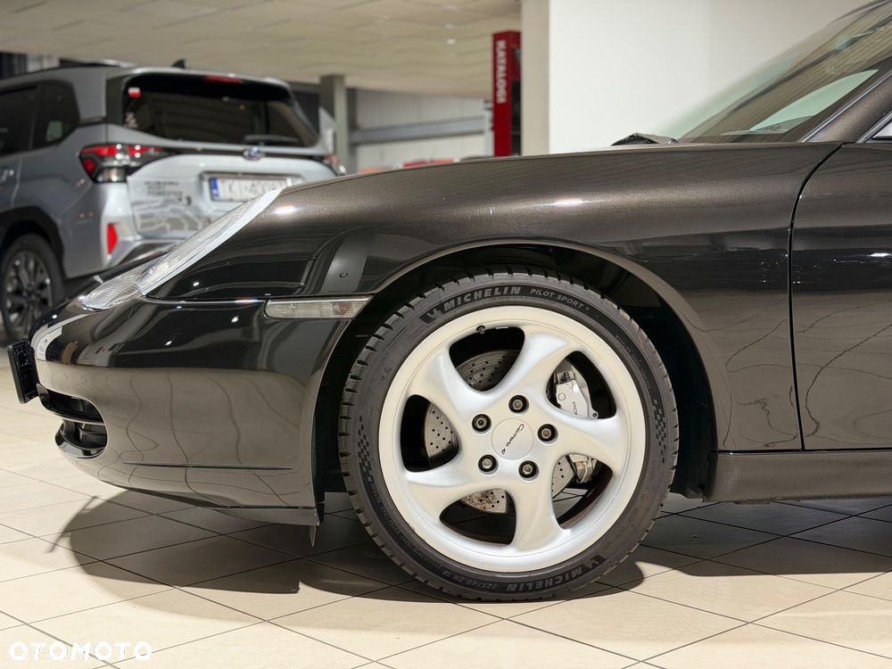 Porsche 911 Carrera 4 - 4